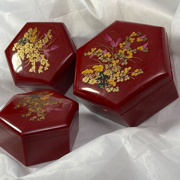 Vintage set of 3 lacquer finish floral nesting boxes acrylic. - Picture 3 of 8